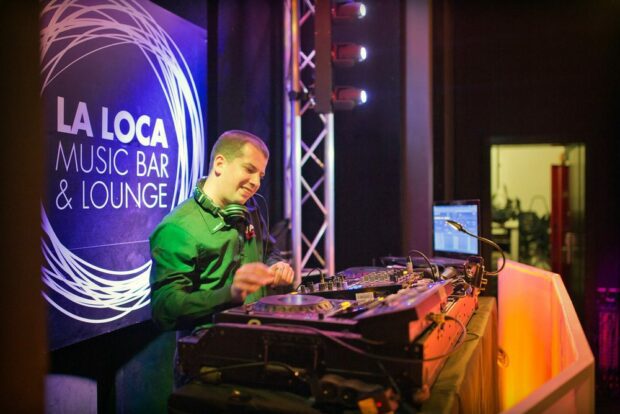 DJ do klubu